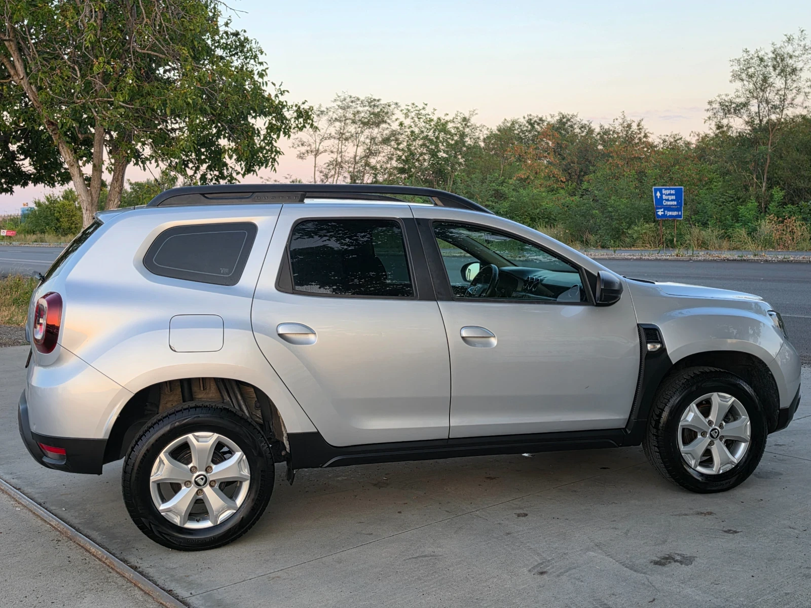 Dacia Duster 1.5 DCI* NAVI* CAMERA , снимка 4 - Автомобили и джипове - 55631680