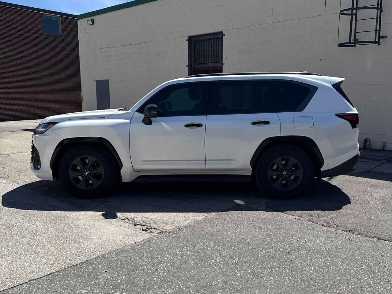 Lexus LX 700h / 360 / DIS / HUD / CARFAX  | Mobile.bg � ����������� 2