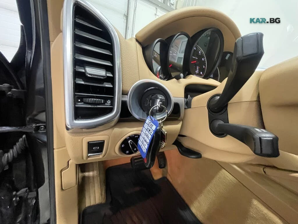 Porsche Cayenne Панорама * АвтоКредит (ЦЕНА ДО БГ), снимка 16 - Автомобили и джипове - 56135055