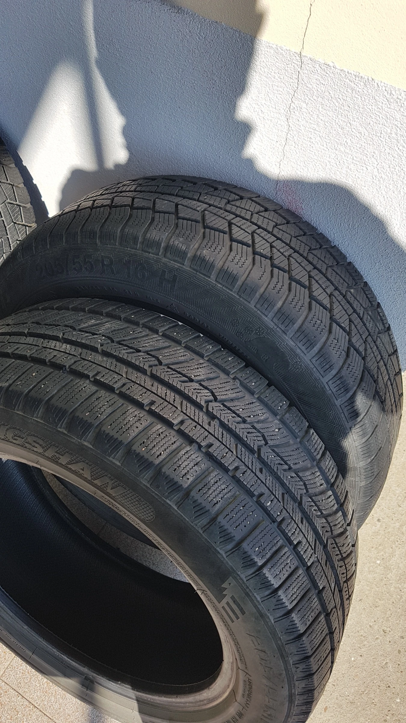 Гуми Зимни 205/55R16, снимка 4 - Гуми и джанти - 54023964