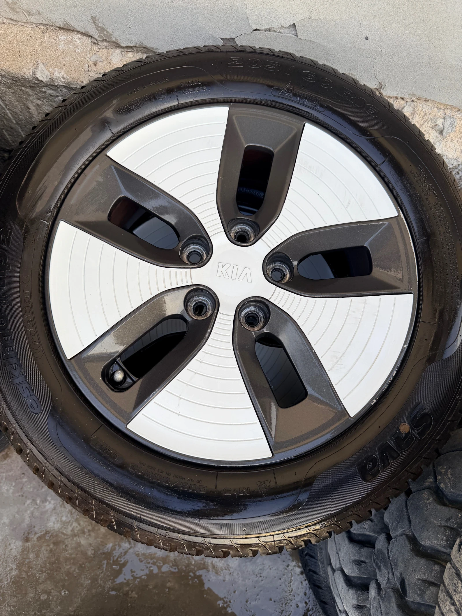 ���� � ������ 205/60R16 �� Kia Soul | Mobile.bg � ����������� 2