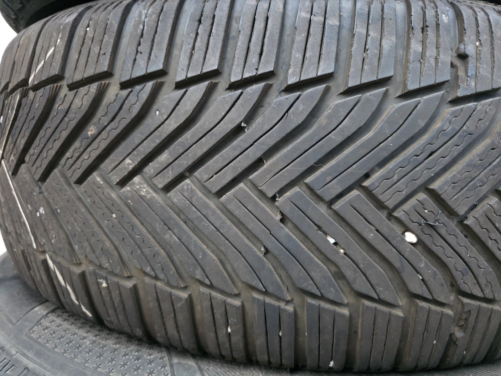 Гуми Зимни 215/60R16, снимка 2 - Гуми и джанти - 56662203