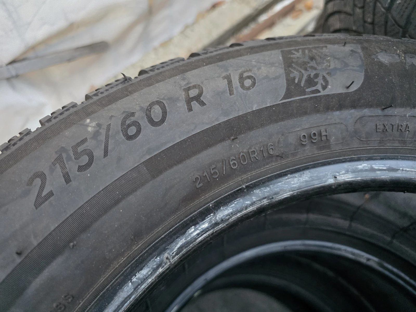 Гуми Зимни 215/60R16, снимка 6 - Гуми и джанти - 56662203
