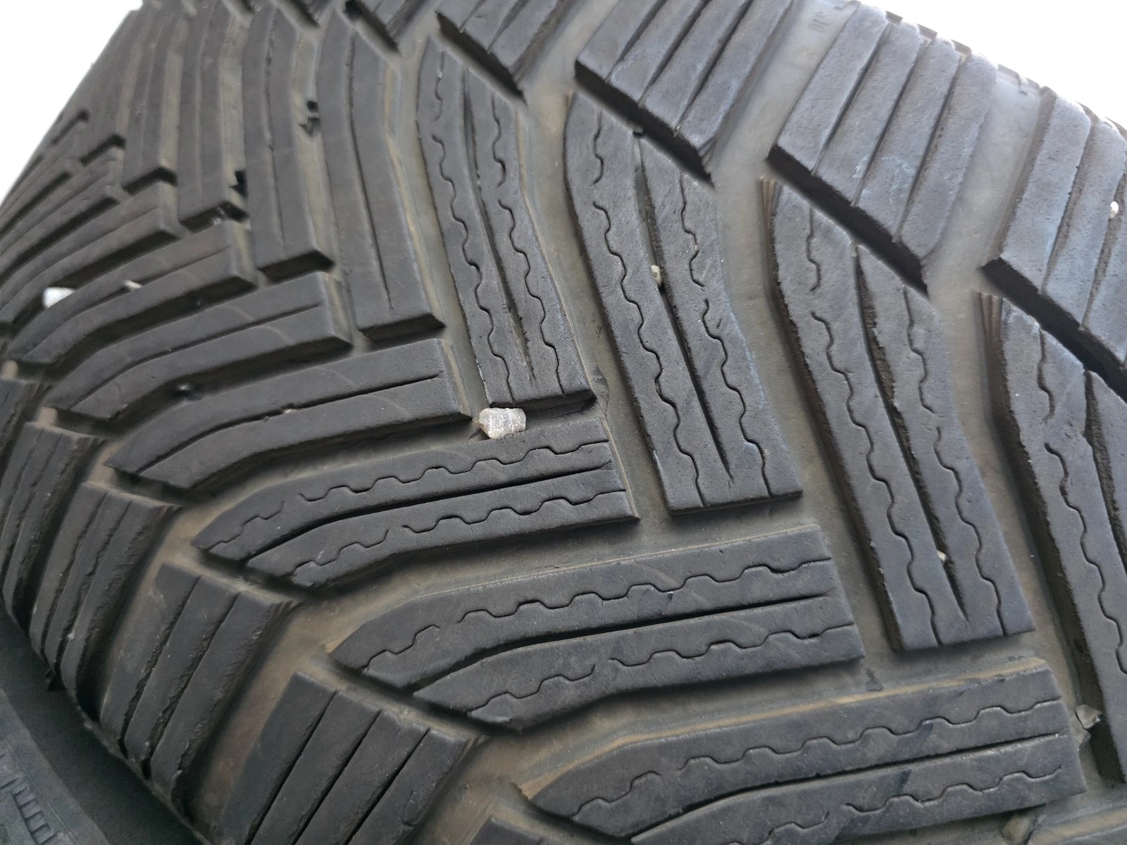 Гуми Зимни 215/60R16, снимка 3 - Гуми и джанти - 56662203