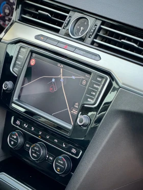 VW Passat 2.0tdi HIGHLINE / Digital / Масаж / Гуми с джанти , снимка 12