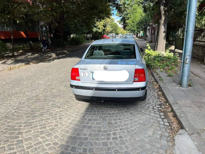VW Passat 1.6, снимка 2 - Автомобили и джипове - 45453533