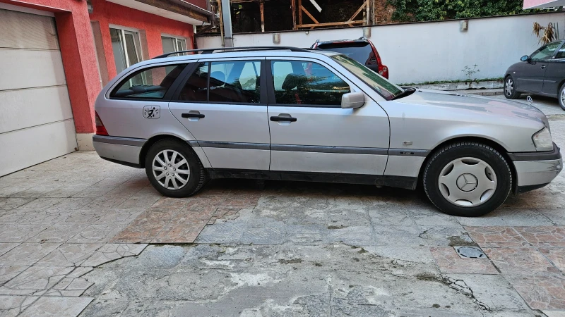 Mercedes-Benz C 180, снимка 3 - Автомобили и джипове - 47388138