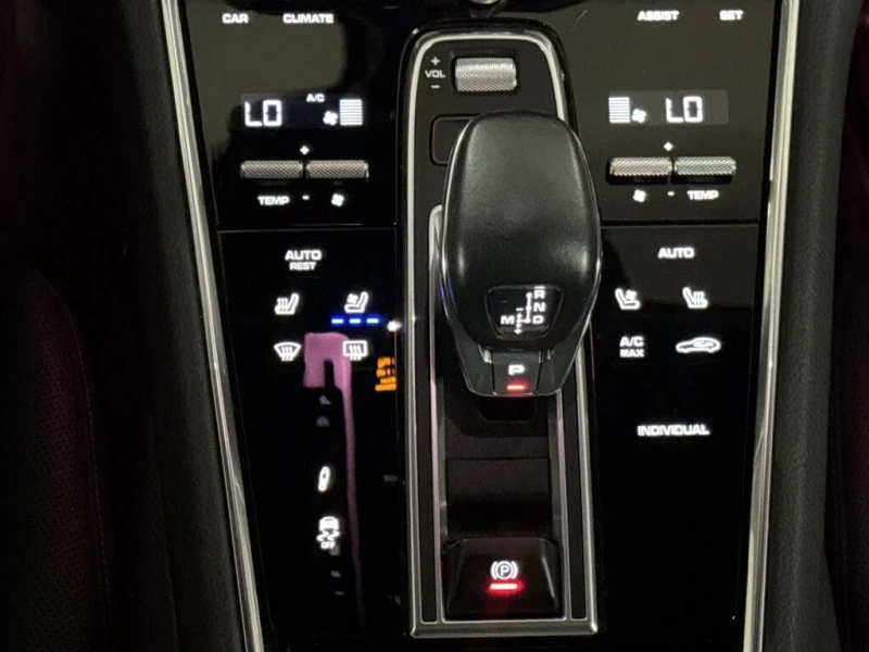 Porsche Panamera * 4* PLATINUM* EDITION* АвтоКредит* (ЦЕНА ДО БГ), снимка 11 - Автомобили и джипове - 52591005