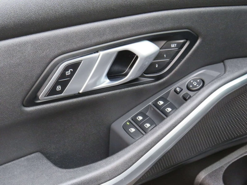 BMW 330 * xDrive * CARFAX * БЕЗ ПЪРВОНАЧАЛНА ВНОСКА, снимка 12 - Автомобили и джипове - 53234786