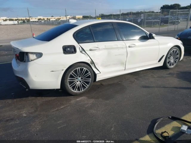 BMW 540 M* SPORT* ДИГИТАЛНО* ТАБЛО* 360КАМЕРА* LANE* ASSIS, снимка 2 - Автомобили и джипове - 53032189