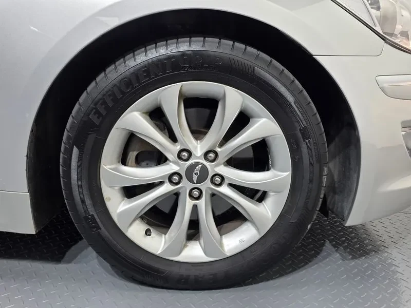 Hyundai Genesis 3.3, снимка 5 - Автомобили и джипове - 54618185