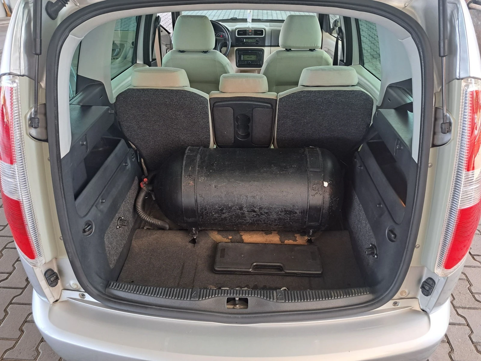 Skoda Roomster 1 4i16v 86ps.CNG ITALIA | Mobile.bg   15