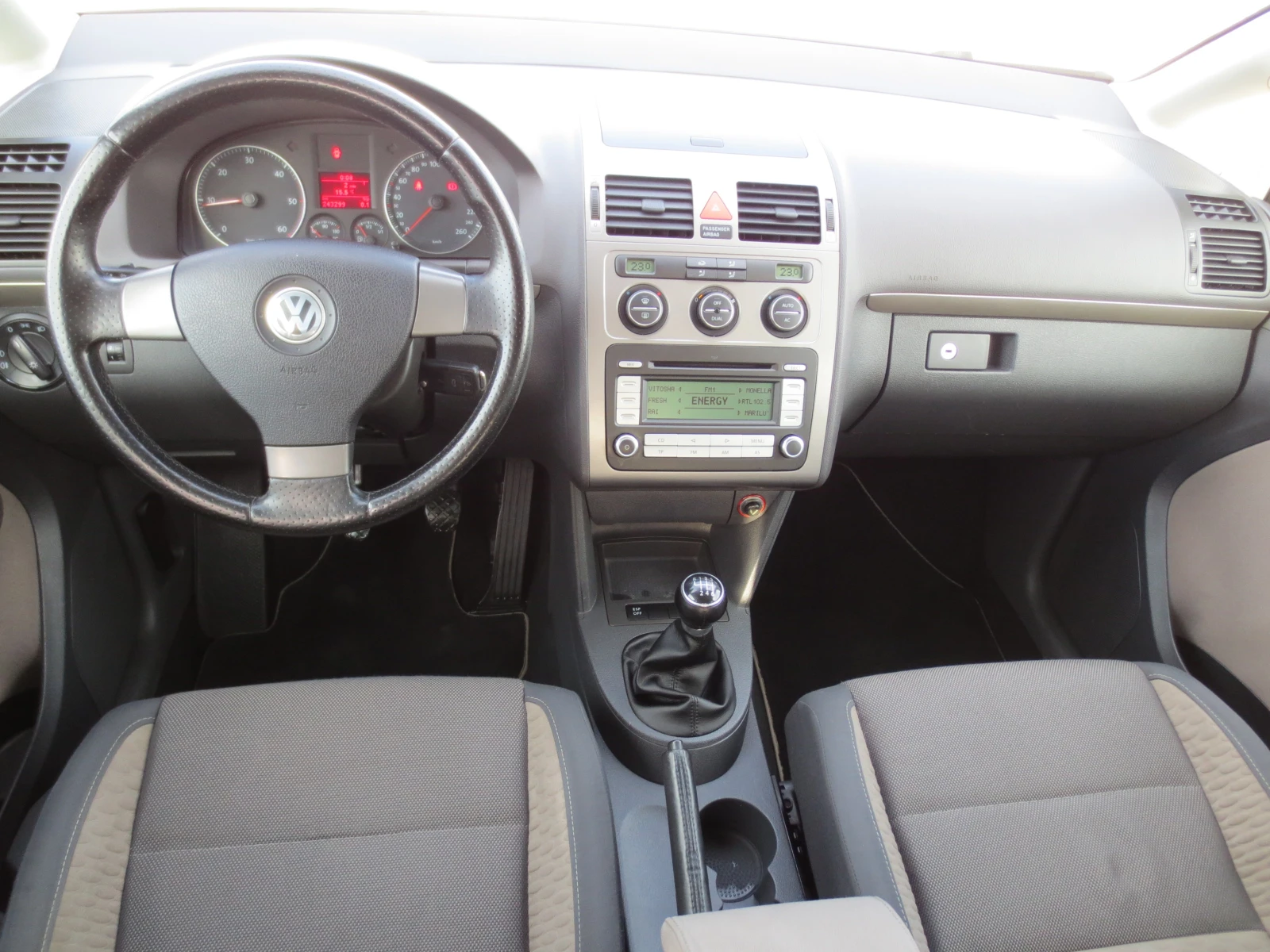 VW Touran 1.9 TDI* CROSS* 7ms., снимка 13 - Автомобили и джипове - 53799780