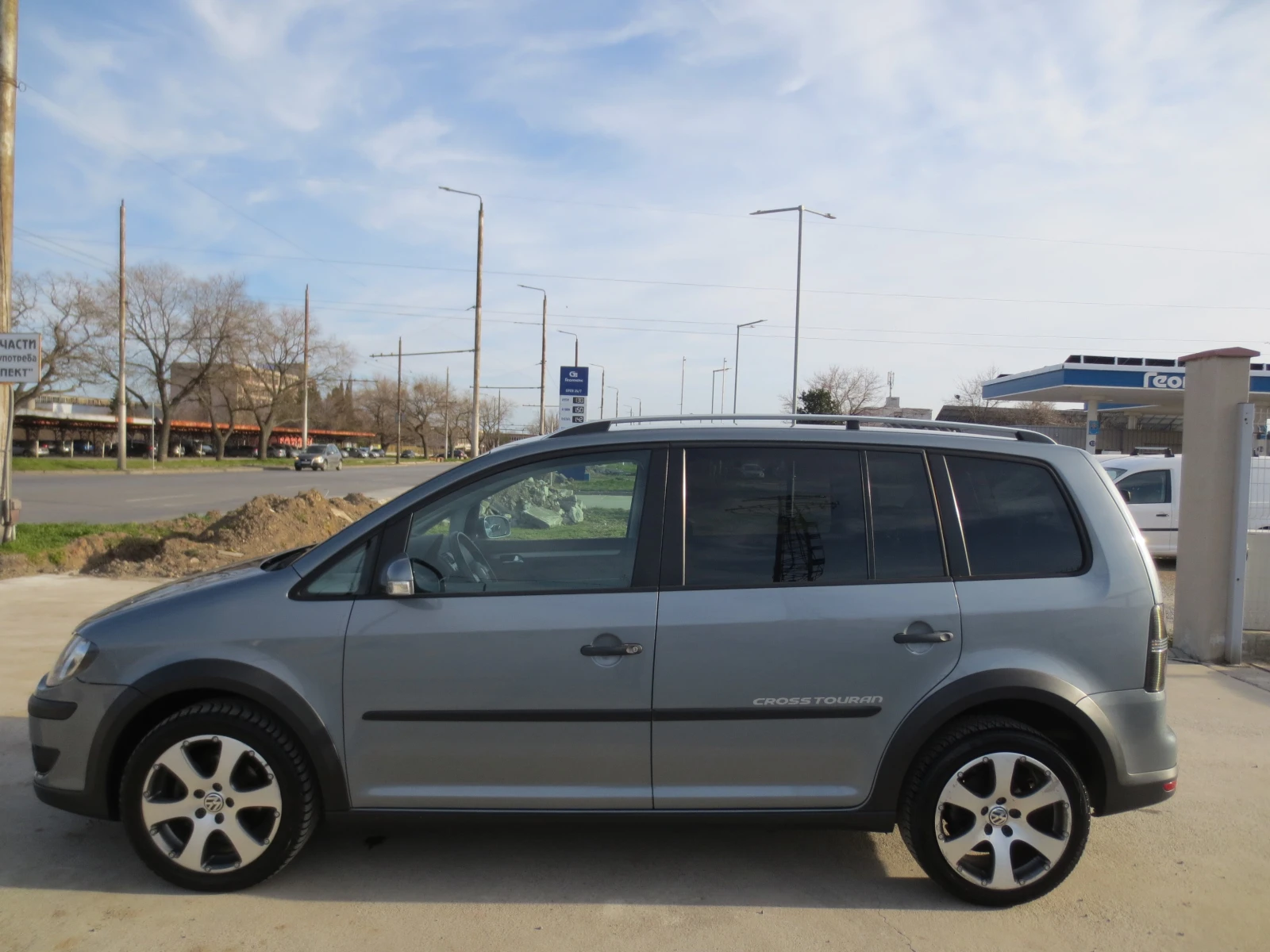 VW Touran 1.9 TDI* CROSS* 7ms., снимка 8 - Автомобили и джипове - 53799780