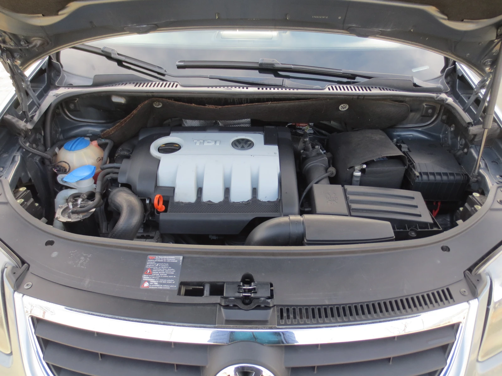 VW Touran 1.9 TDI* CROSS* 7ms., снимка 17 - Автомобили и джипове - 53799780