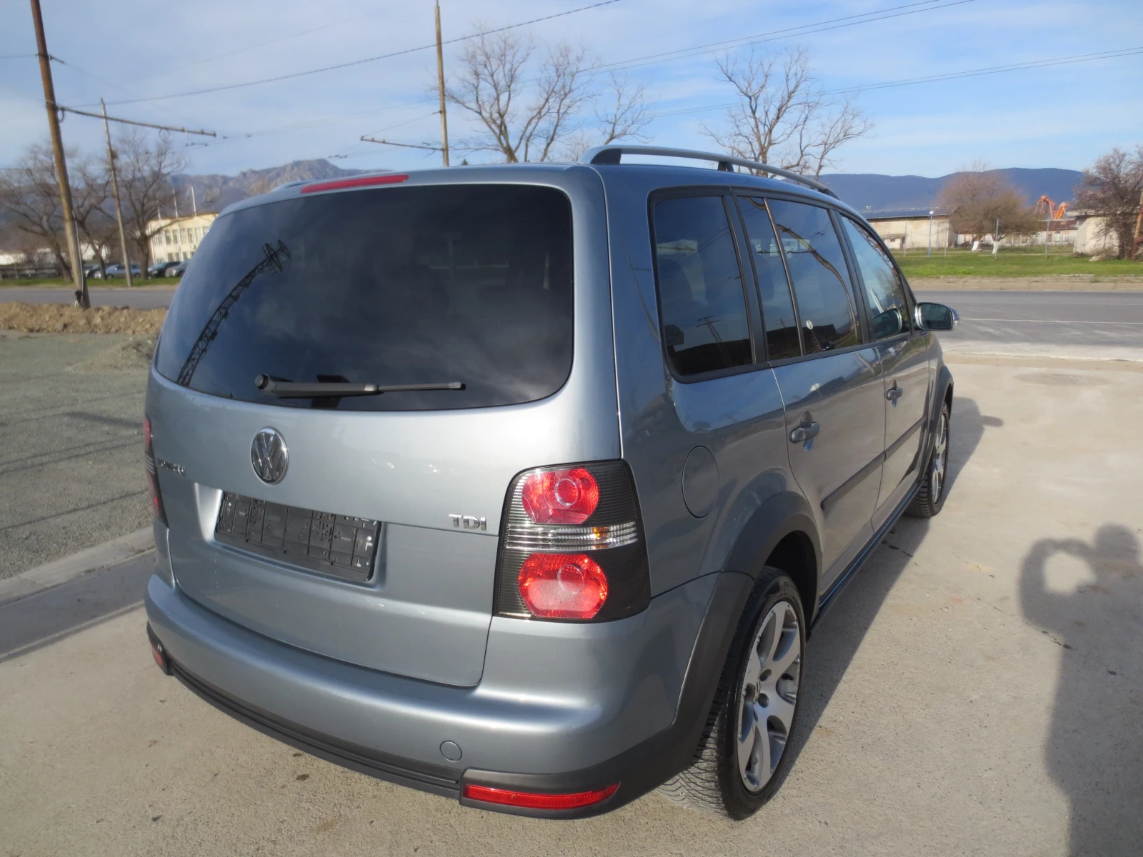 VW Touran 1.9 TDI* CROSS* 7ms., снимка 5 - Автомобили и джипове - 53799780