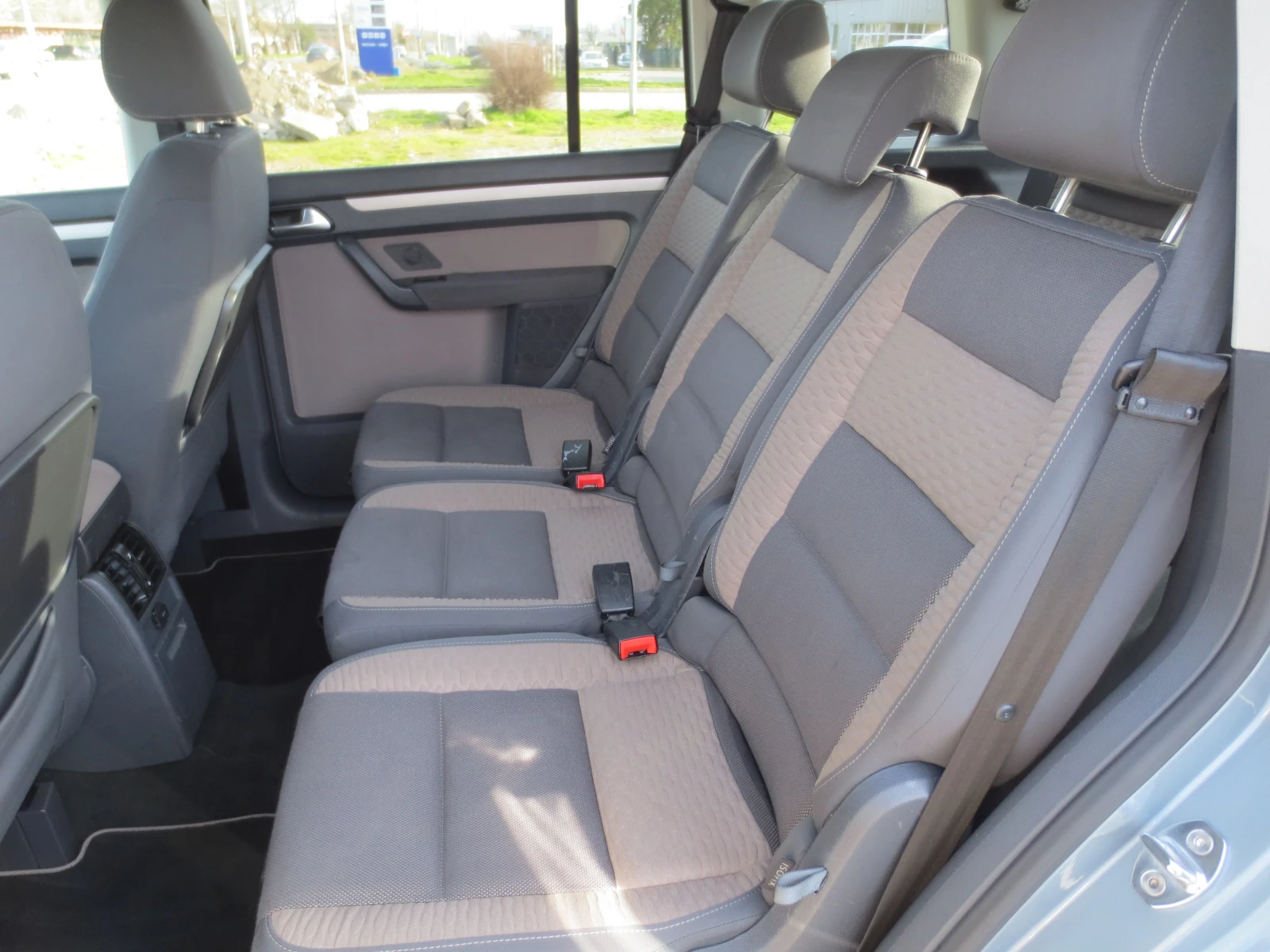 VW Touran 1.9 TDI* CROSS* 7ms., снимка 12 - Автомобили и джипове - 53799780