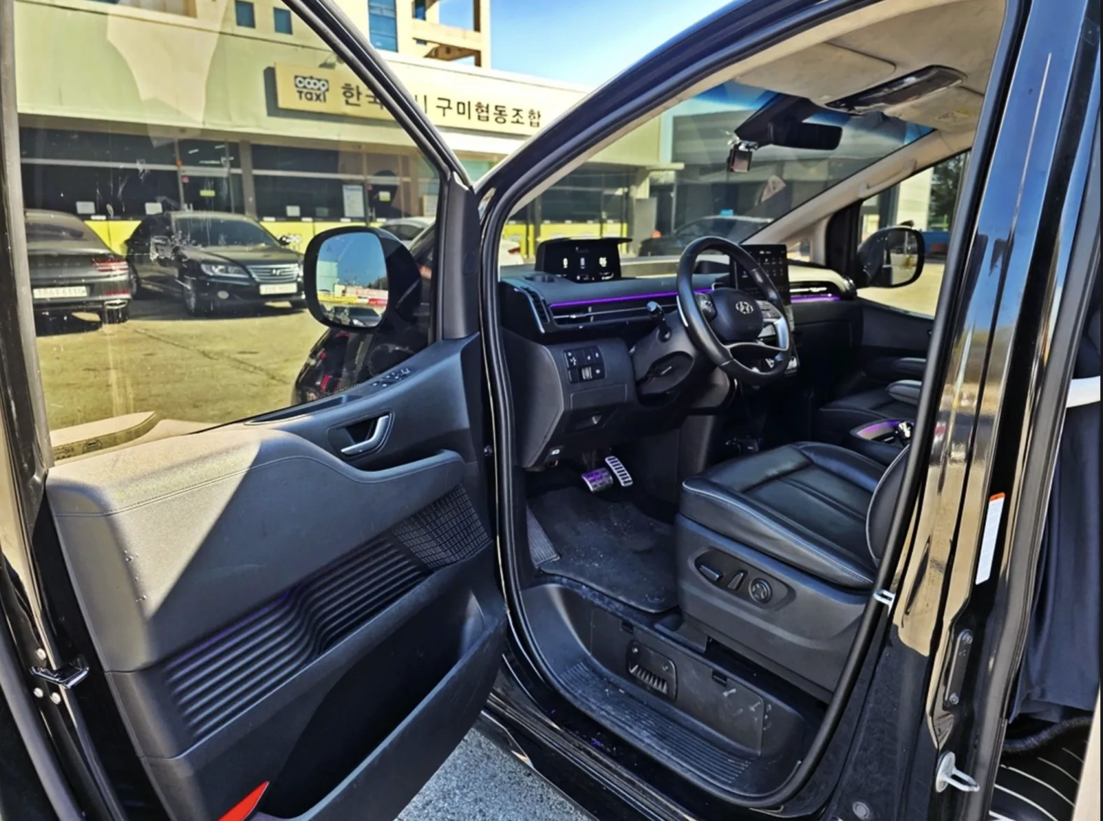 Hyundai Staria MANSORY ПАКЕТ/ ТЕЧНА ФАЗА LPG/ FULL!, снимка 13 - Автомобили и джипове - 54458643