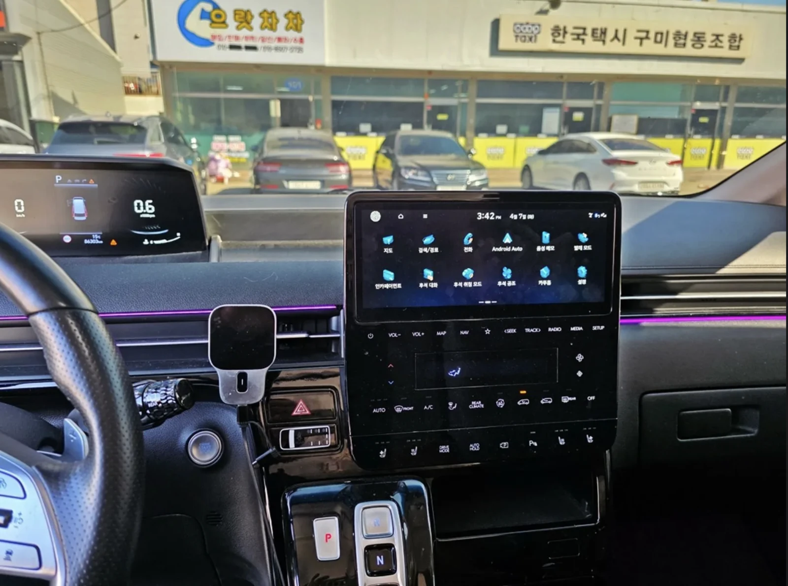 Hyundai Staria MANSORY ПАКЕТ/ ТЕЧНА ФАЗА LPG/ FULL!, снимка 16 - Автомобили и джипове - 54458643