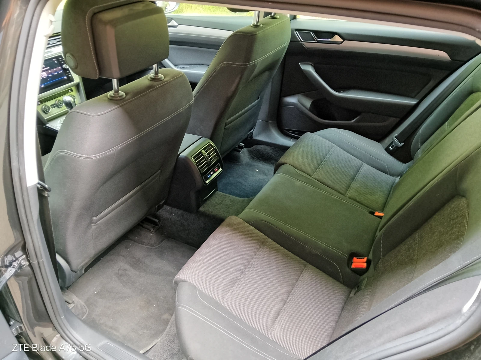 VW Passat 2.0 TDI, снимка 10 - Автомобили и джипове - 54875569