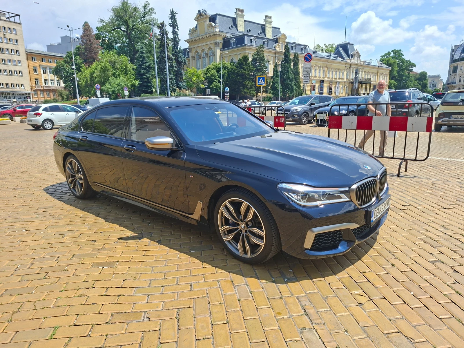 BMW 760, снимка 2 - Автомобили и джипове - 55010510