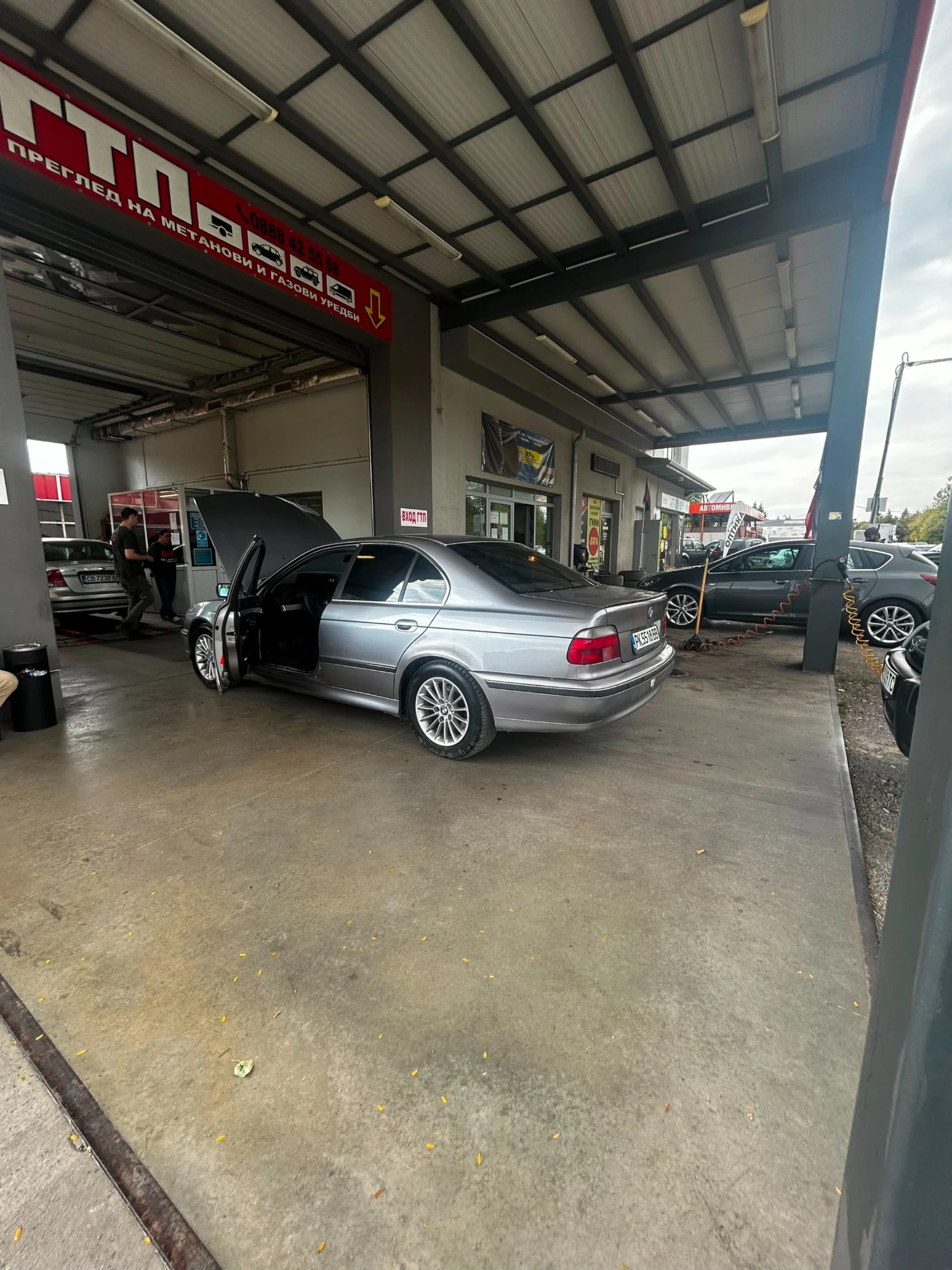 BMW 520, снимка 15 - Автомобили и джипове - 55365402