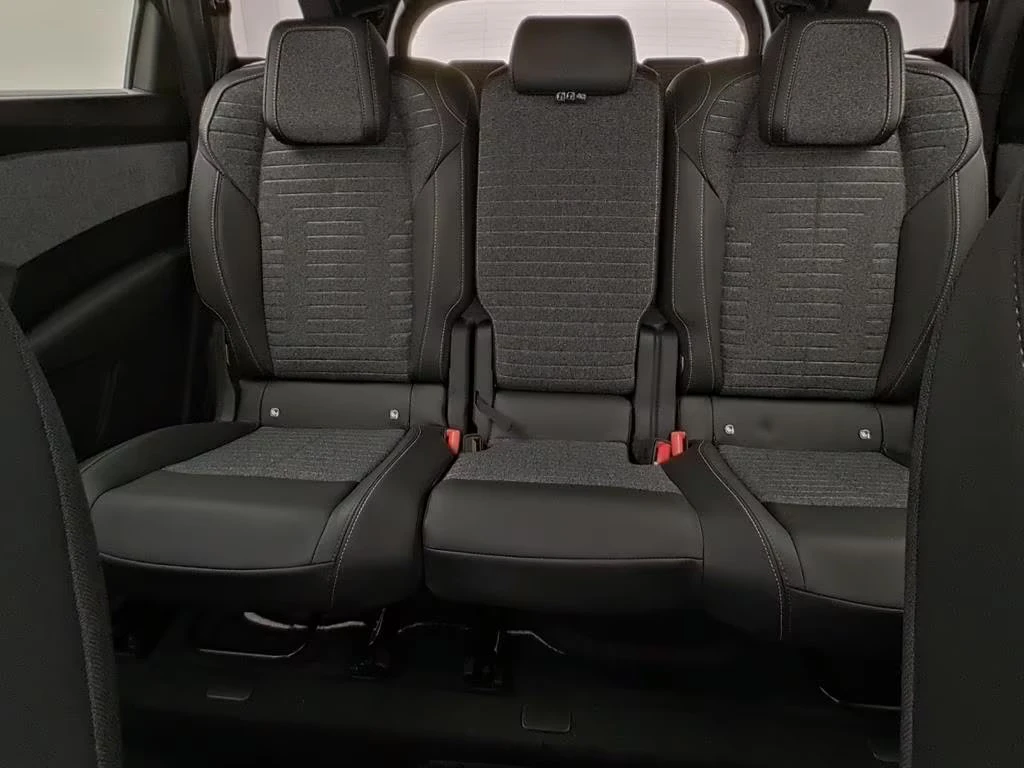 Peugeot 5008 PHEV/224HP/ALLURE/DSC7/360/LED/KLESS/CPLAY/535q, снимка 11 - Автомобили и джипове - 55430489