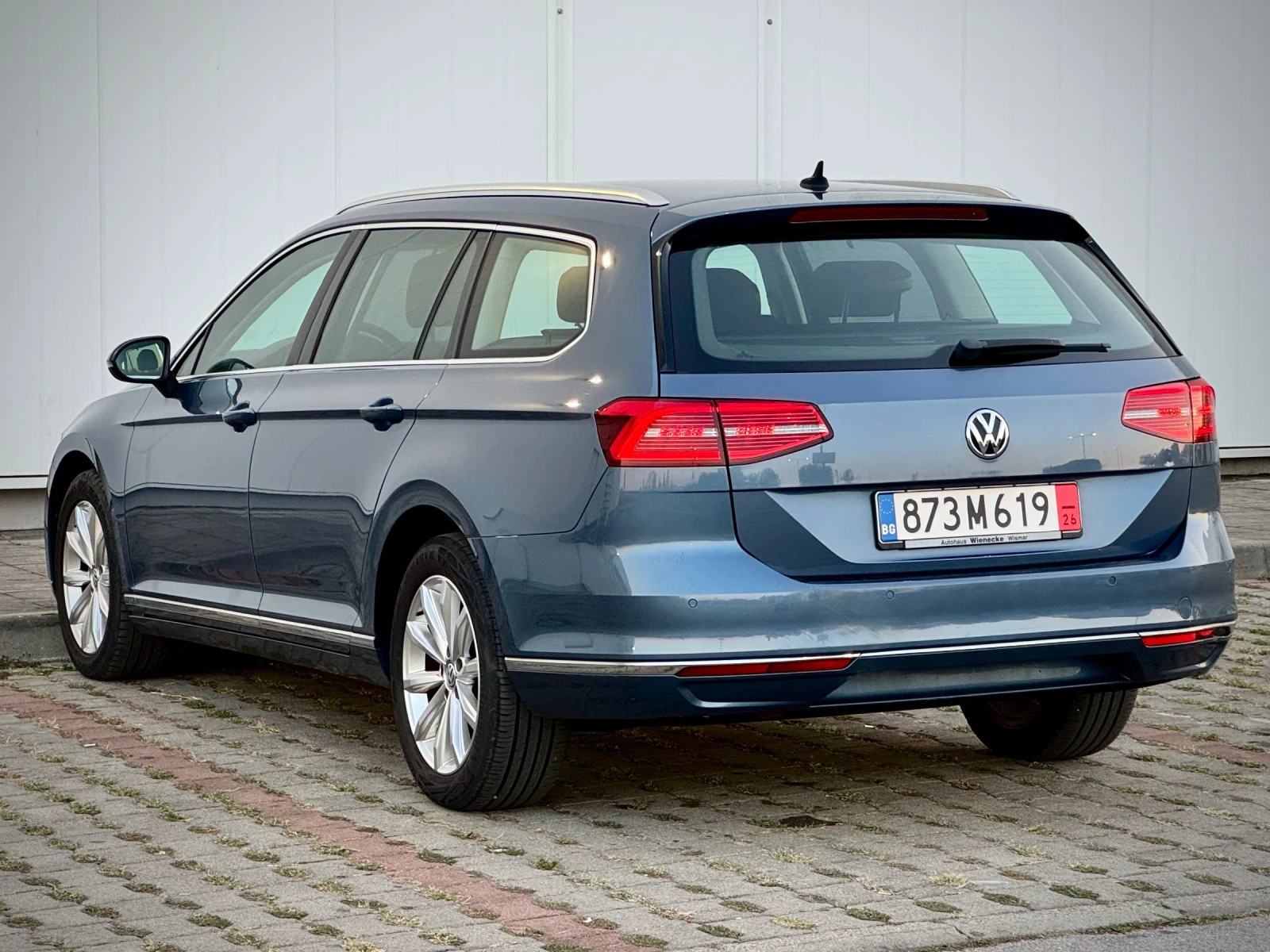 VW Passat 2.0tdi HIGHLINE / Digital / Масаж / Гуми с джанти , снимка 8 - Автомобили и джипове - 55897664
