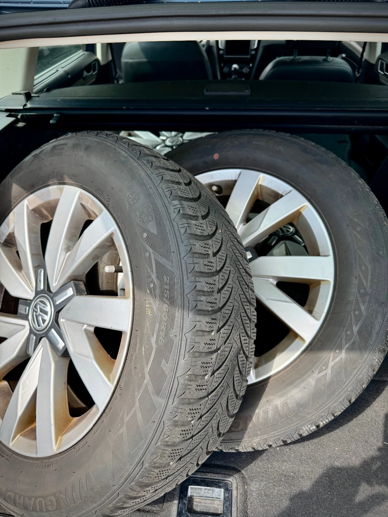 VW Passat 2.0tdi HIGHLINE / Digital / Масаж / Гуми с джанти , снимка 17 - Автомобили и джипове - 55897664