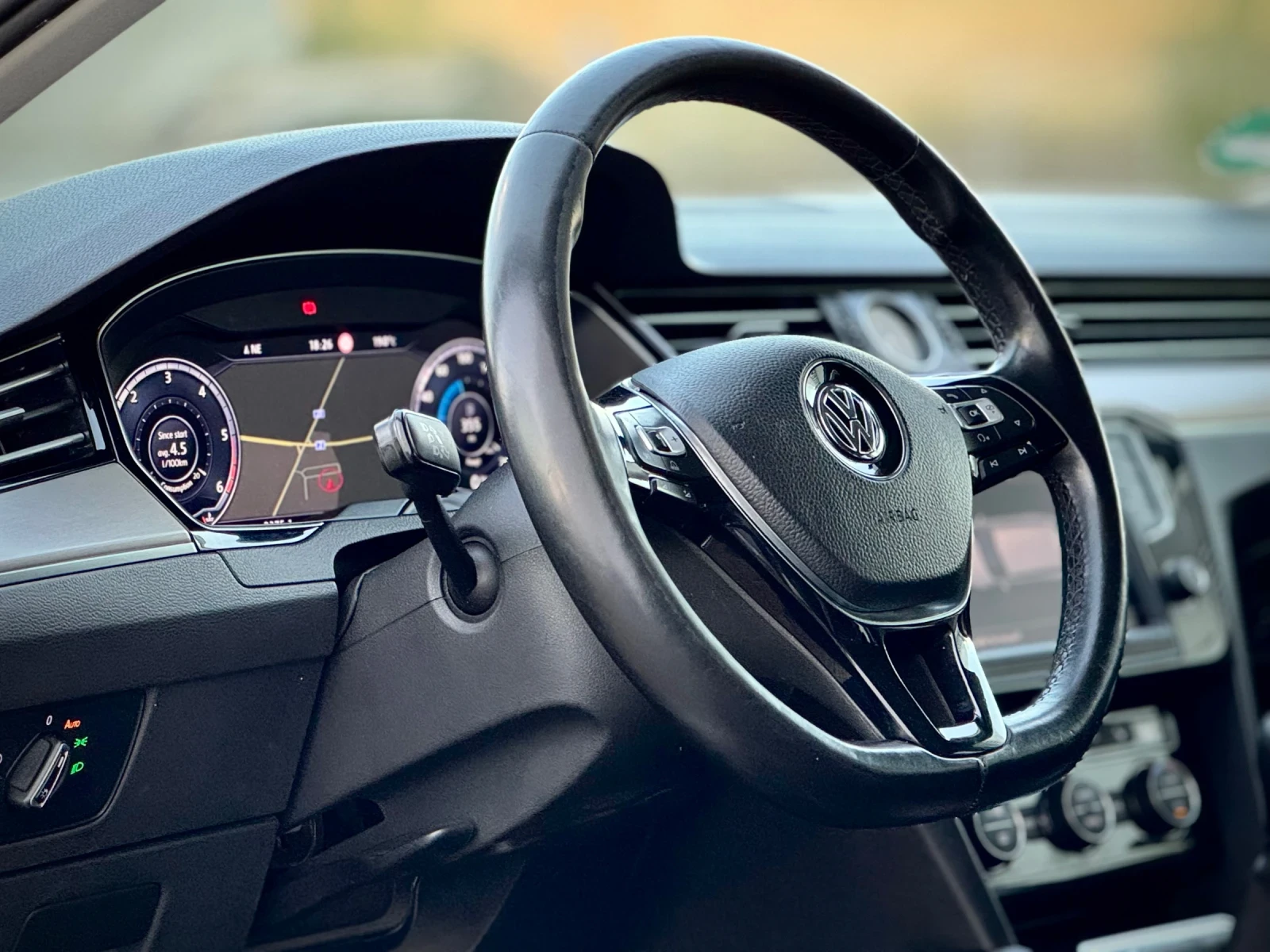 VW Passat 2.0tdi HIGHLINE / Digital / Масаж / Гуми с джанти , снимка 9 - Автомобили и джипове - 55897664