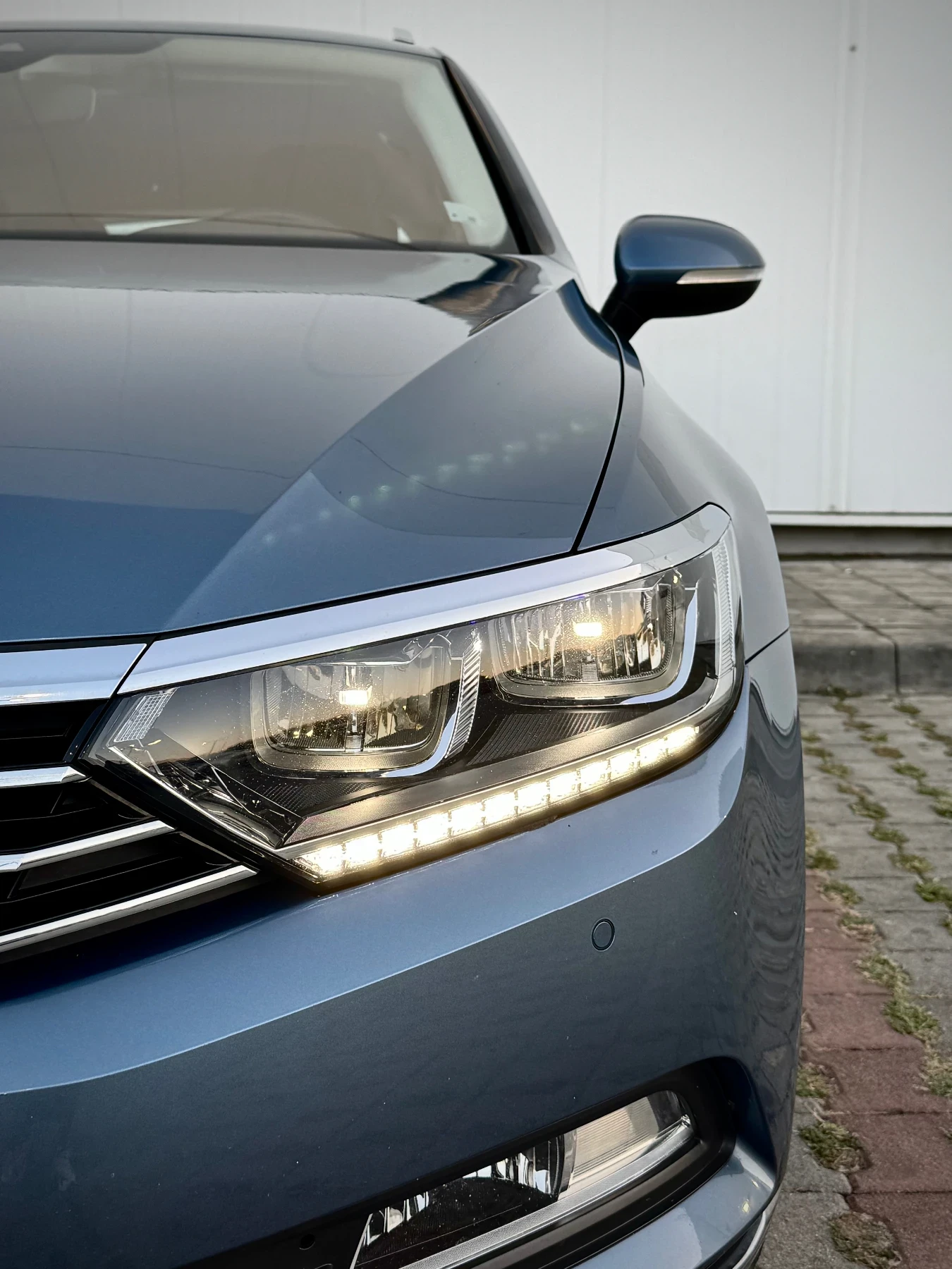 VW Passat 2.0tdi HIGHLINE / Digital / Масаж / Гуми с джанти , снимка 2 - Автомобили и джипове - 55897664