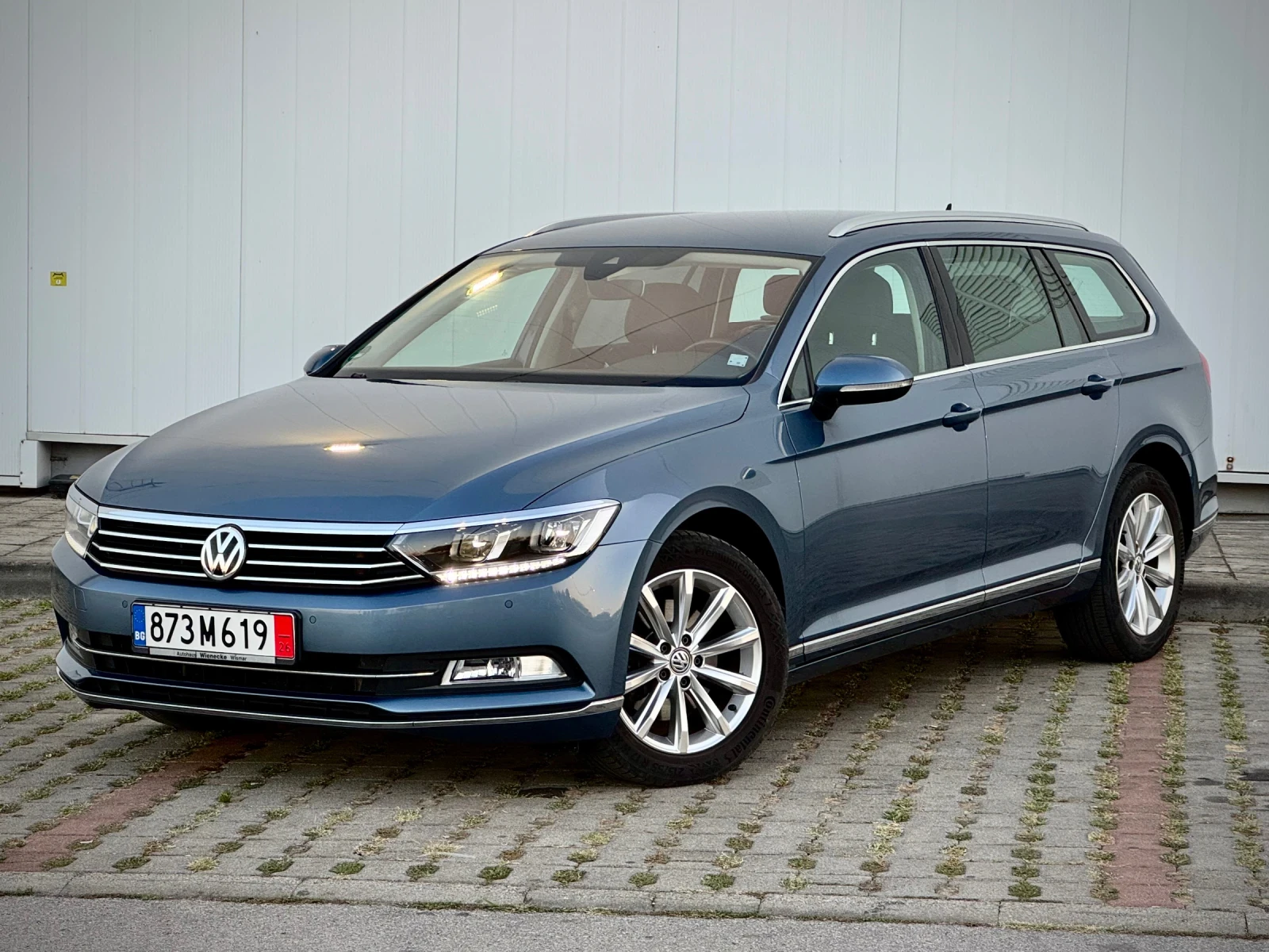 VW Passat 2.0tdi HIGHLINE / Digital / Масаж / Гуми с джанти , снимка 3 - Автомобили и джипове - 55897664