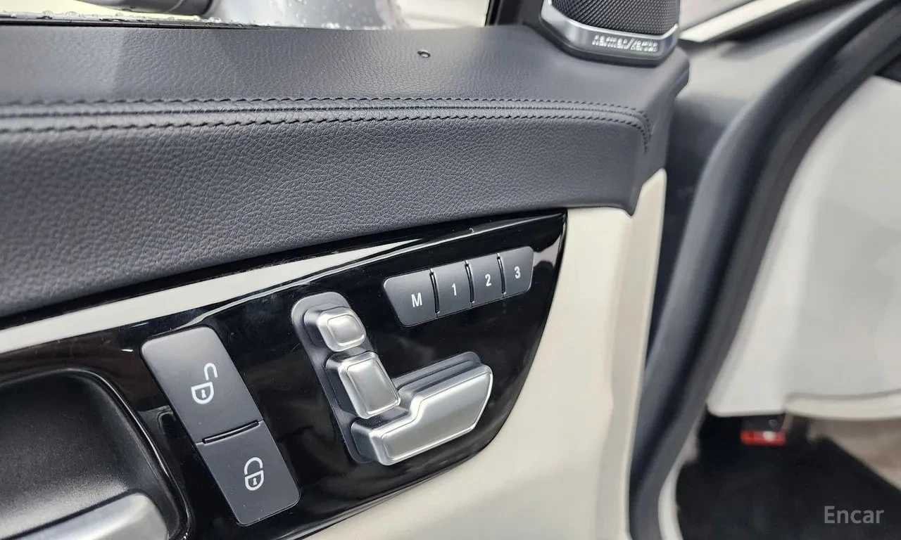 Mercedes-Benz CLS 63 ПОДГРЕВ/ОБДУХ/ПАНОРАМА/ХАРМАН, снимка 17 - Автомобили и джипове - 55940600