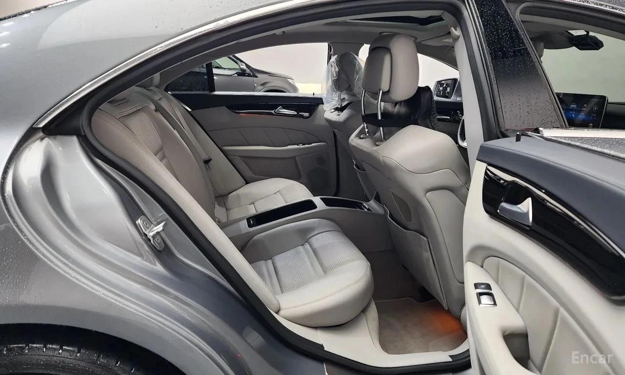 Mercedes-Benz CLS 63 ПОДГРЕВ/ОБДУХ/ПАНОРАМА/ХАРМАН, снимка 11 - Автомобили и джипове - 55940600