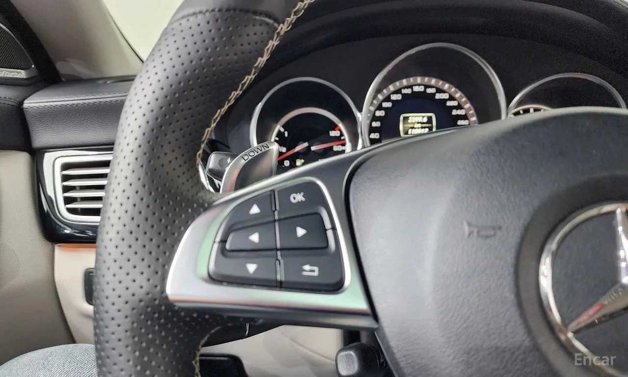 Mercedes-Benz CLS 63 ПОДГРЕВ/ОБДУХ/ПАНОРАМА/ХАРМАН, снимка 16 - Автомобили и джипове - 55940600
