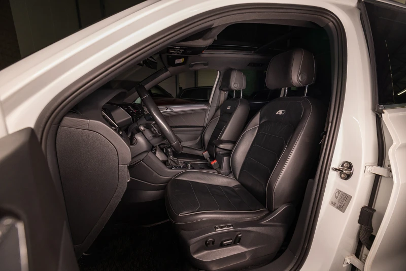 VW Tiguan 2.0TDI* R-line* 4MOTION* DSG* 360* ПАНОРАМА* ДИГИТ, снимка 8 - Автомобили и джипове - 53086080