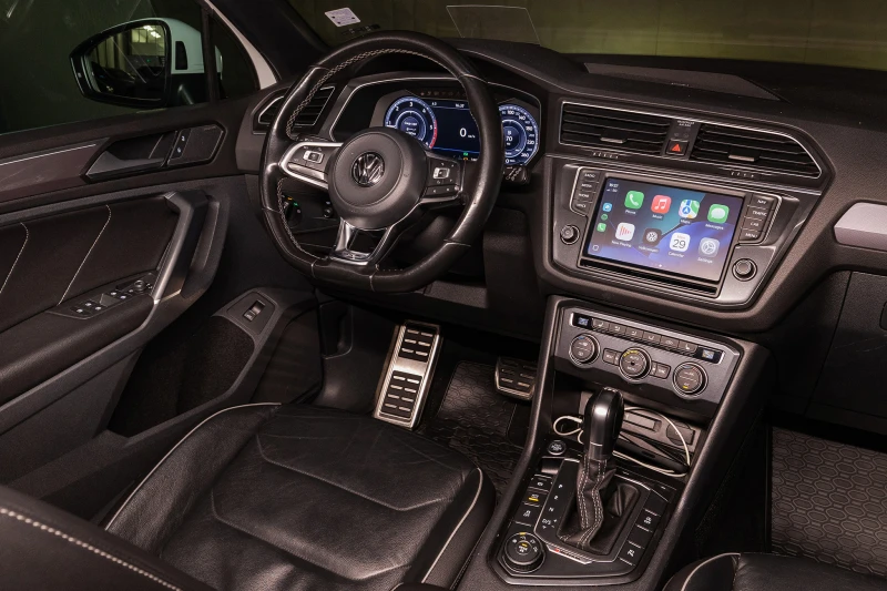 VW Tiguan 2.0TDI* R-line* 4MOTION* DSG* 360* ПАНОРАМА* ДИГИТ, снимка 11 - Автомобили и джипове - 53086080