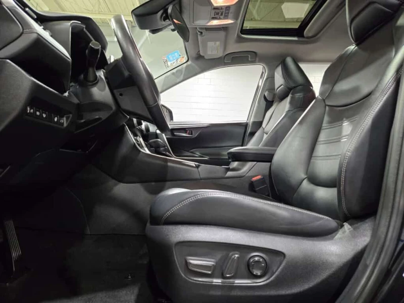 Toyota Rav4 * XLE * 360 КАМЕРА  / ПОДГРЕВ / ШИБИДАХ , снимка 13 - Автомобили и джипове - 53536462