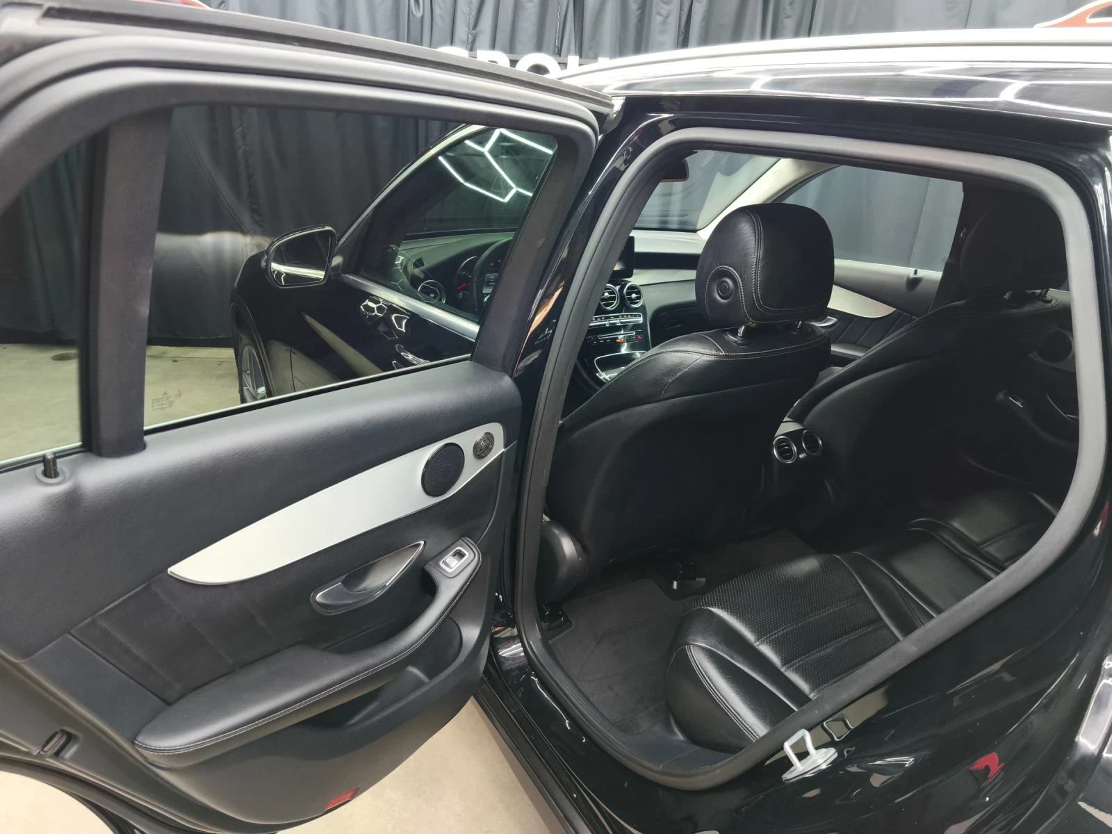 Mercedes-Benz GLC 250 Automatic 4matic AMGline 204k.c E6 - изображение 9