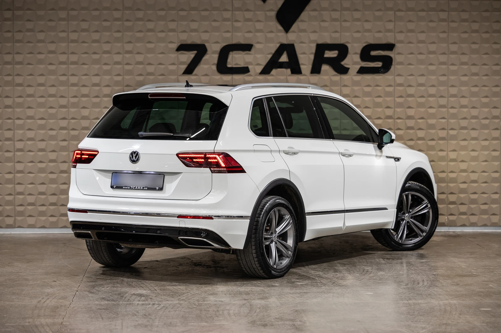 VW Tiguan 2.0TDI* R-line* 4MOTION* DSG* 360* ПАНОРАМА* ДИГИТ - изображение 6