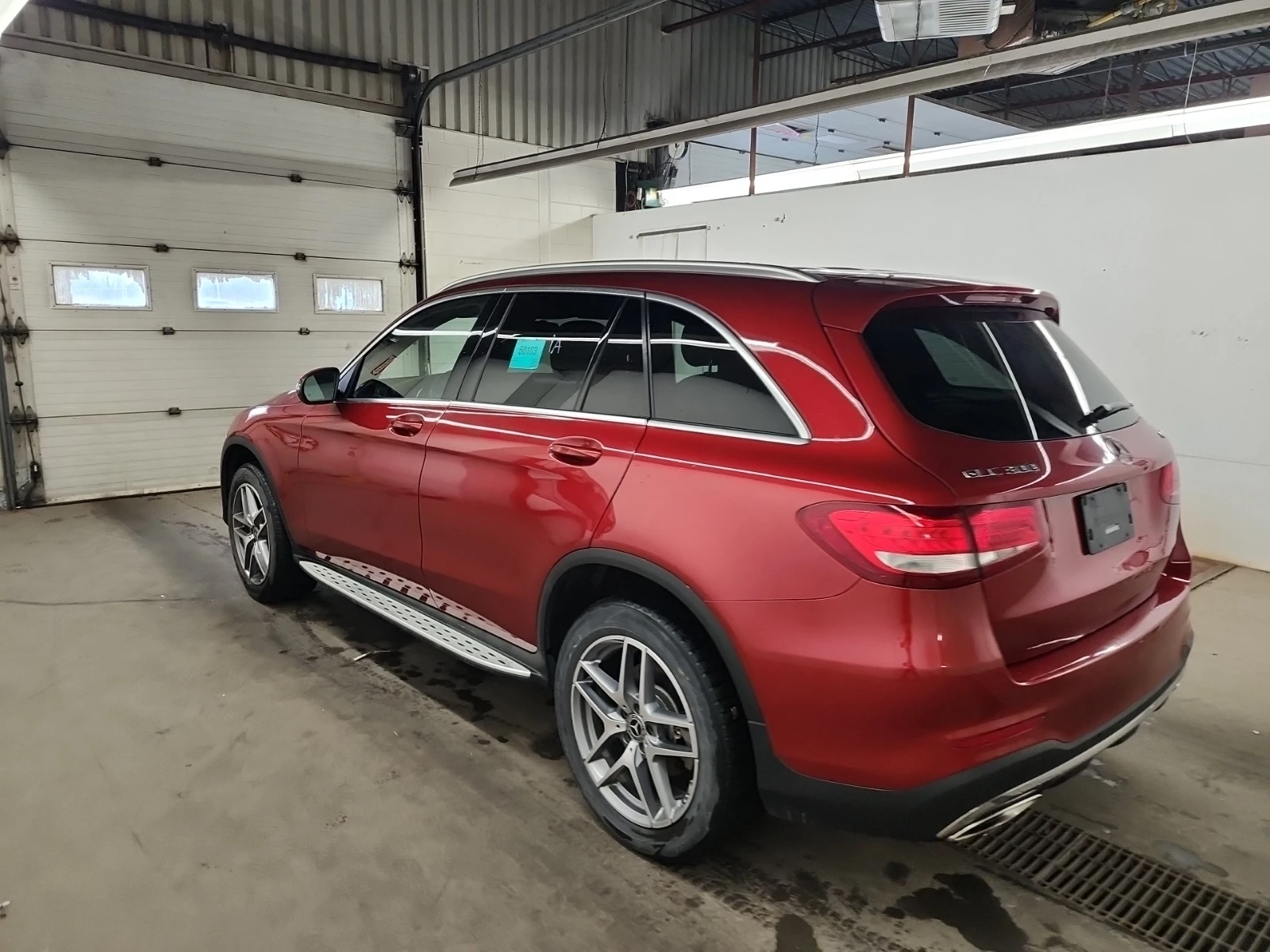 Mercedes-Benz GLC 300 4MATIC | Панорама | Камера | Чист Carfax, снимка 3 - Автомобили и джипове - 54924720