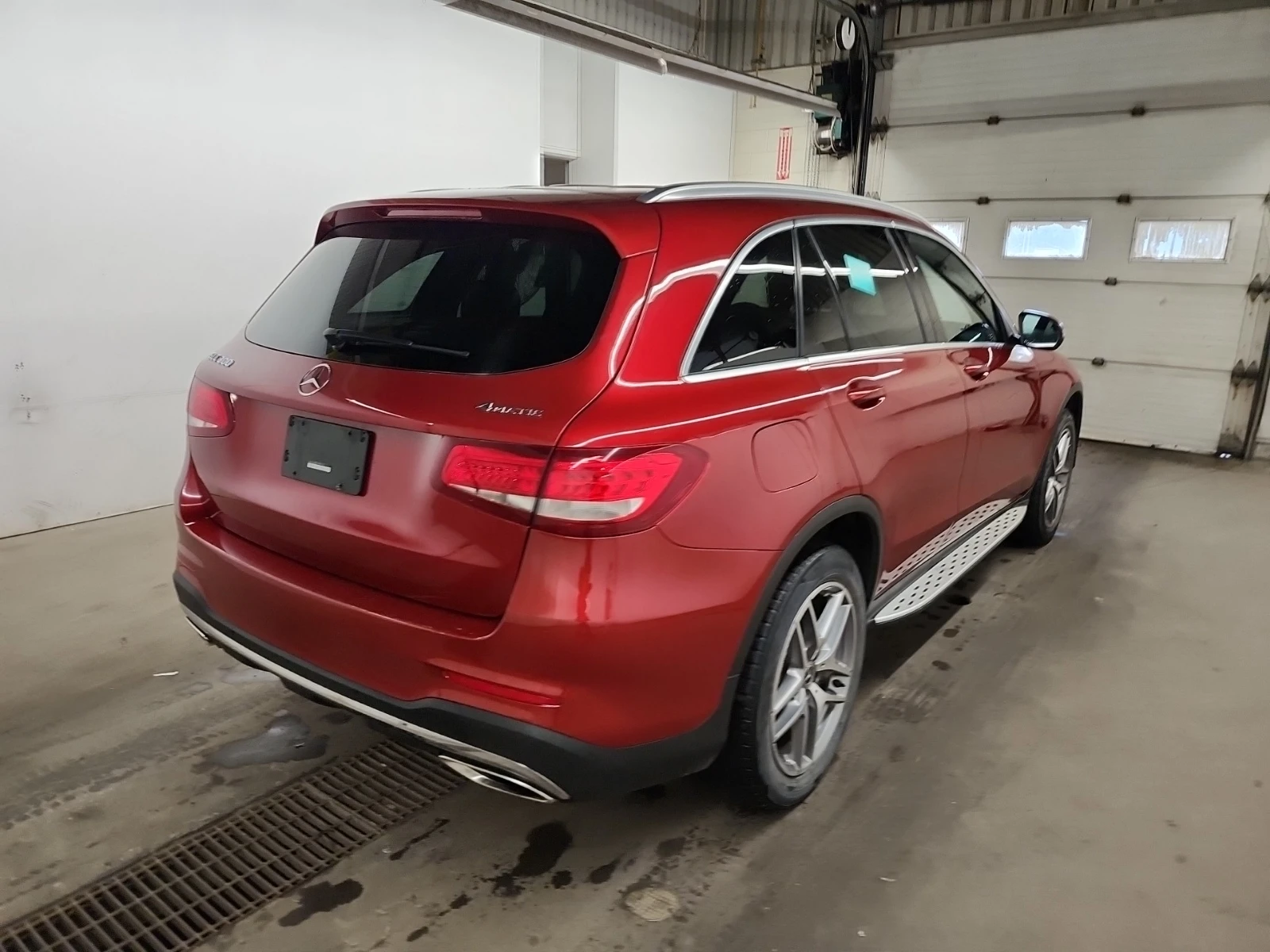 Mercedes-Benz GLC 300 4MATIC | Панорама | Камера | Чист Carfax, снимка 4 - Автомобили и джипове - 54924720