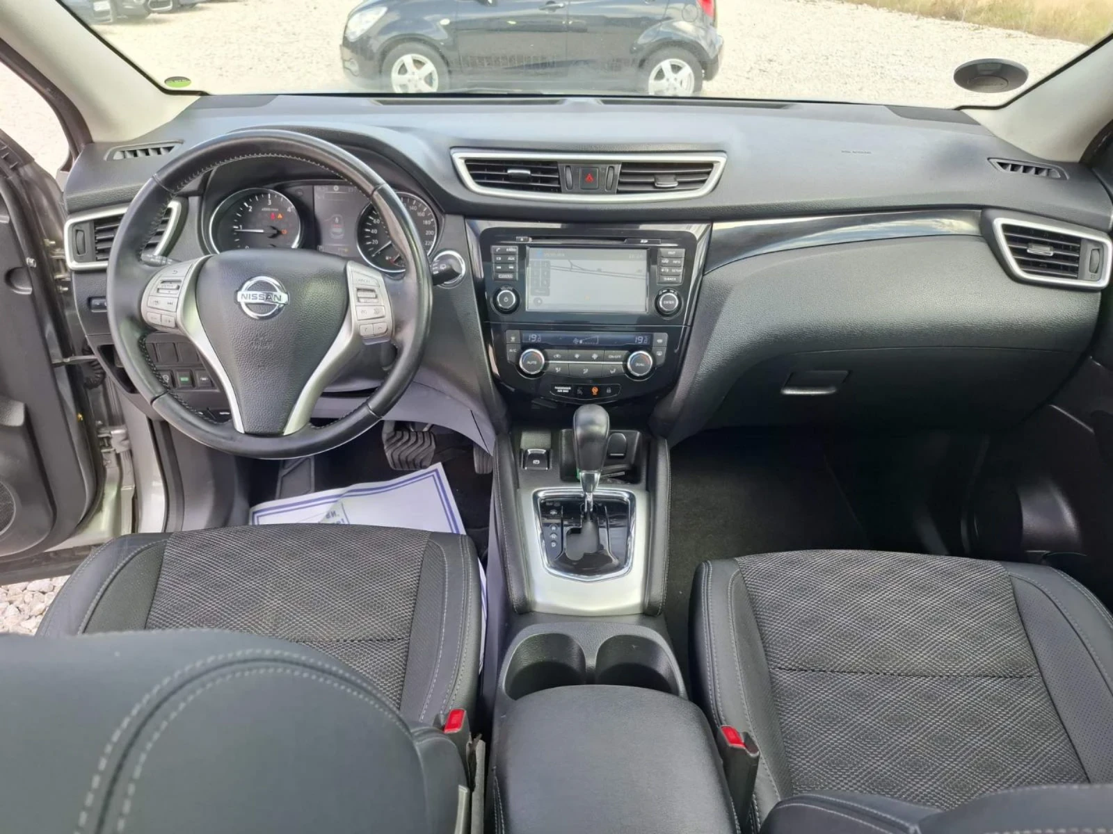 Nissan Qashqai 1.6D KLI AVT NAVI TEKNA 130, снимка 13 - Автомобили и джипове - 55221145
