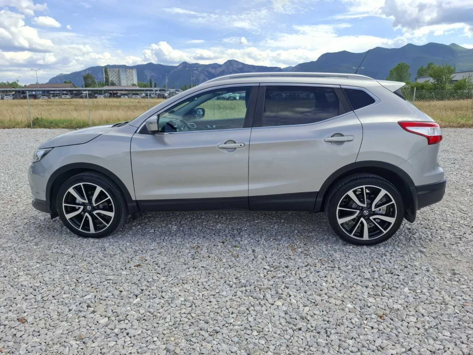 Nissan Qashqai 1.6D KLI AVT NAVI TEKNA 130, снимка 3 - Автомобили и джипове - 55221145