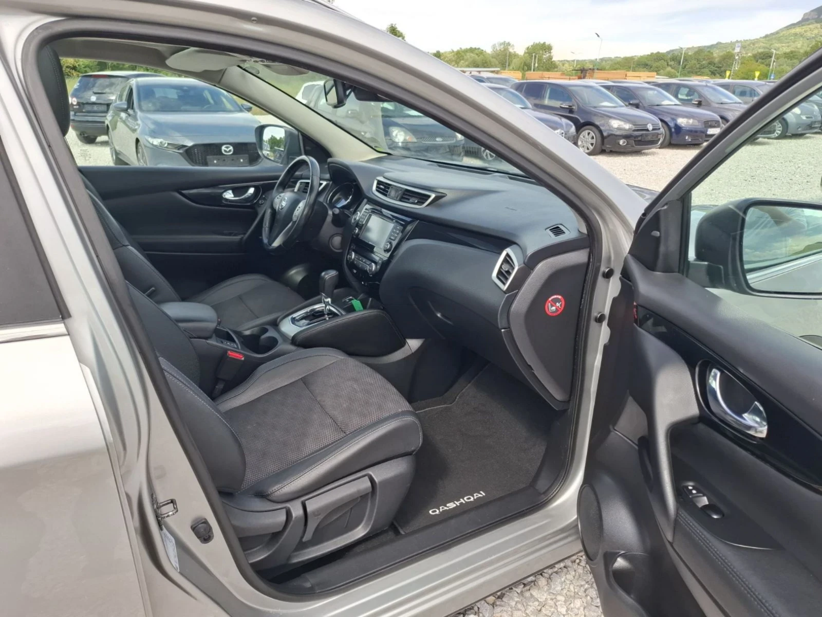 Nissan Qashqai 1.6D KLI AVT NAVI TEKNA 130, снимка 12 - Автомобили и джипове - 55221145