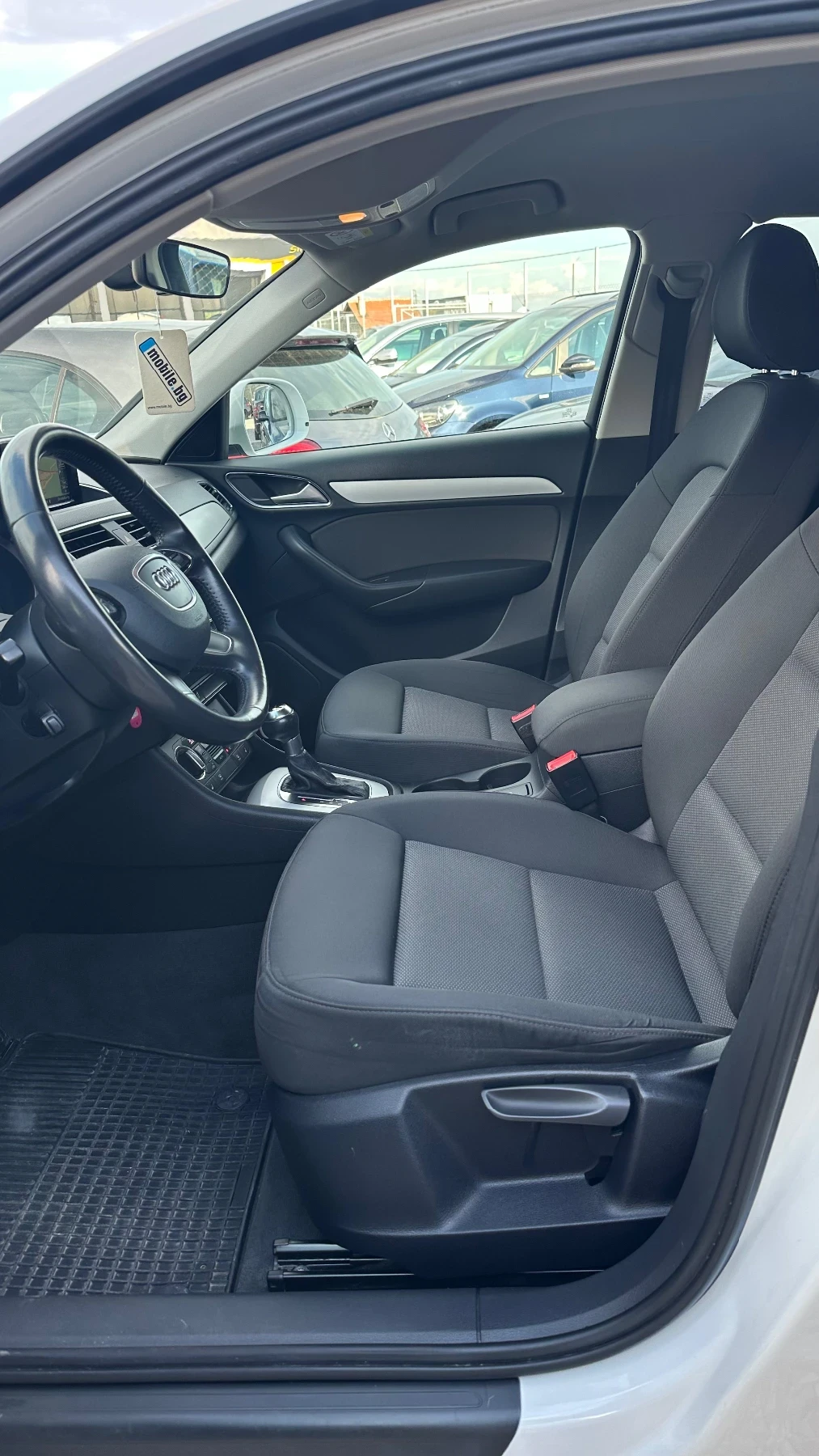 Audi Q3 2.0TDI, снимка 9 - Автомобили и джипове - 56641392