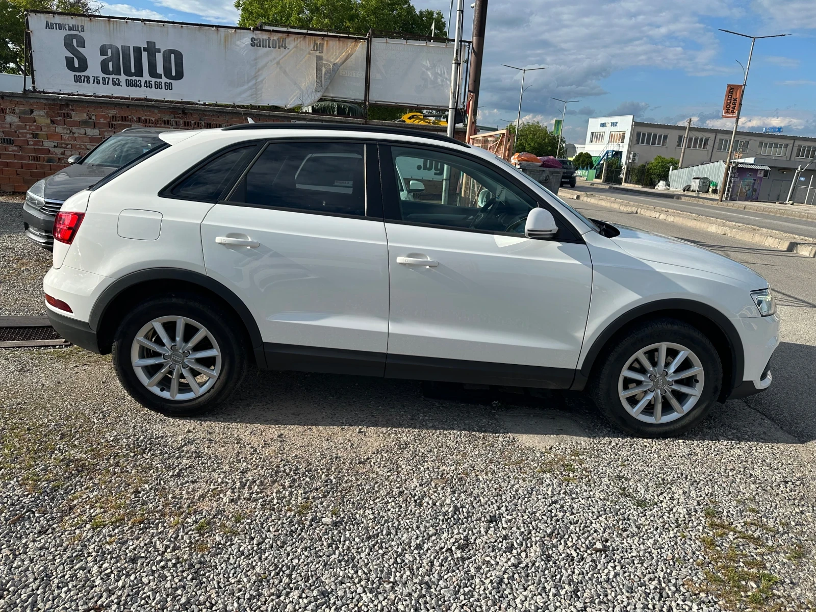 Audi Q3 2.0TDI, снимка 3 - Автомобили и джипове - 56641392