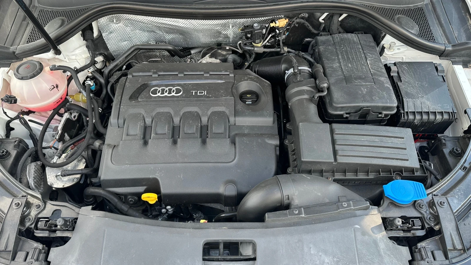 Audi Q3 2.0TDI, снимка 14 - Автомобили и джипове - 56641392