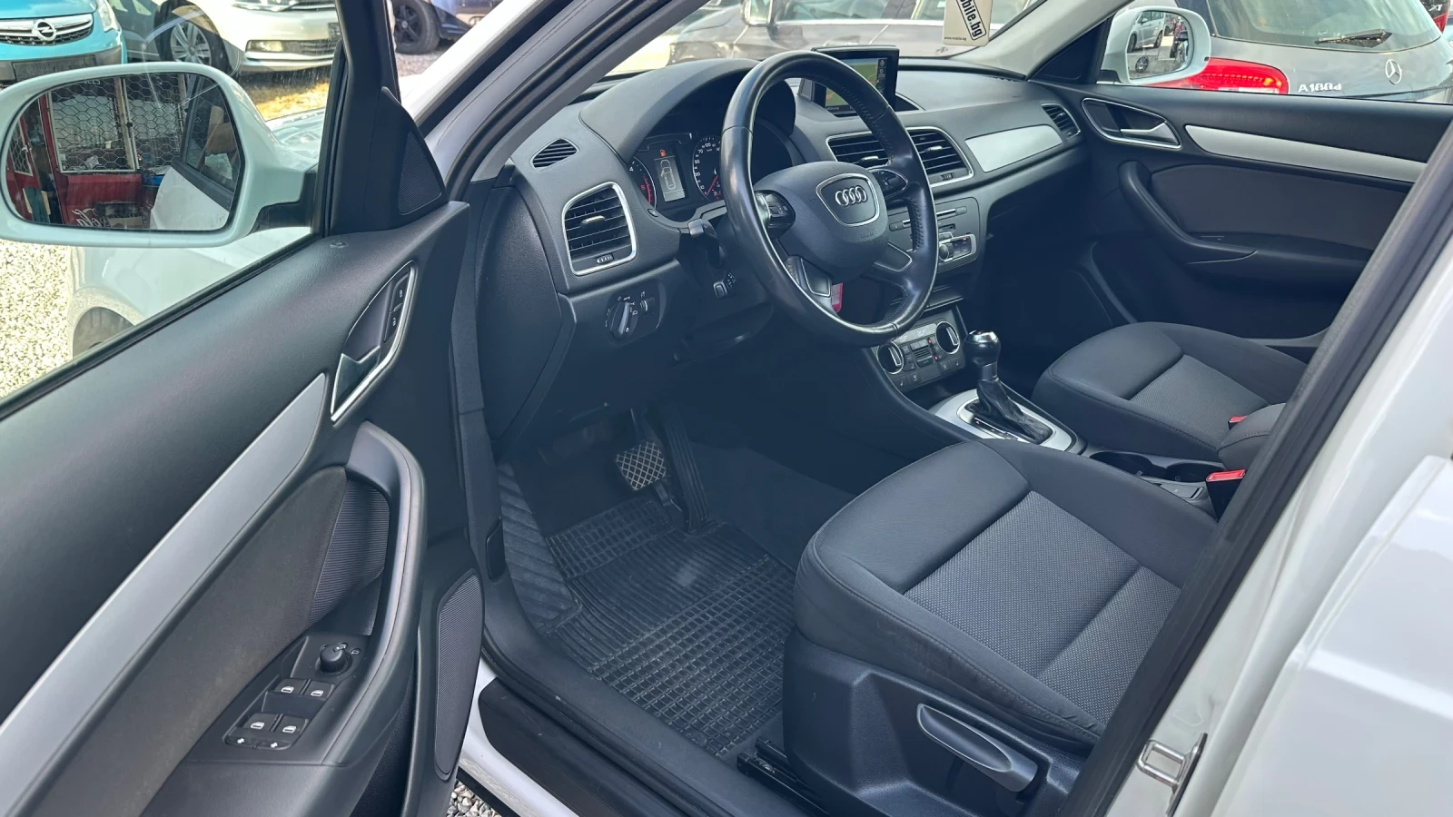 Audi Q3 2.0TDI, снимка 8 - Автомобили и джипове - 56641392