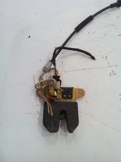 Ключалка заден капак за Фолксваген Пасат Б5.5 (1)